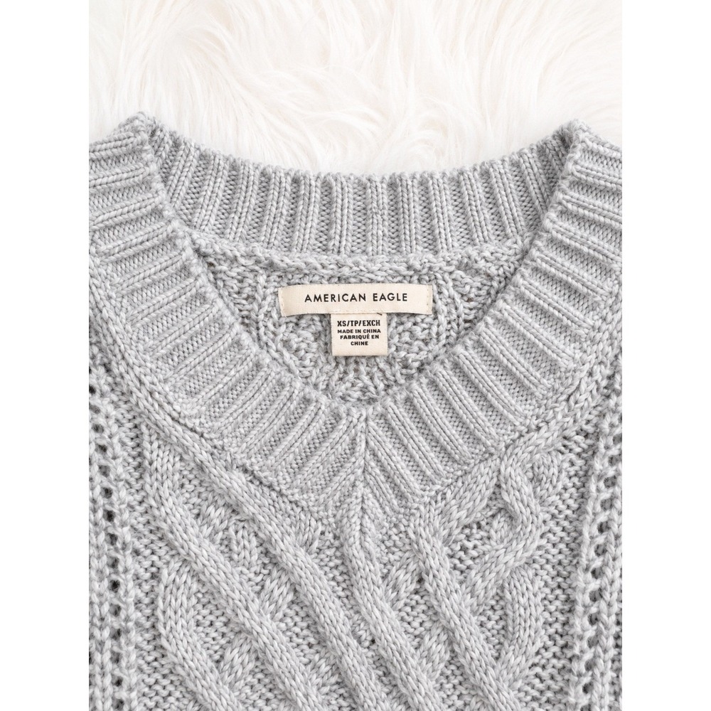 American Eagle Cable Knit Cropped Sweater XS Gray Cozy Soft Girl Fall Winter Top - Picture 2 of 3